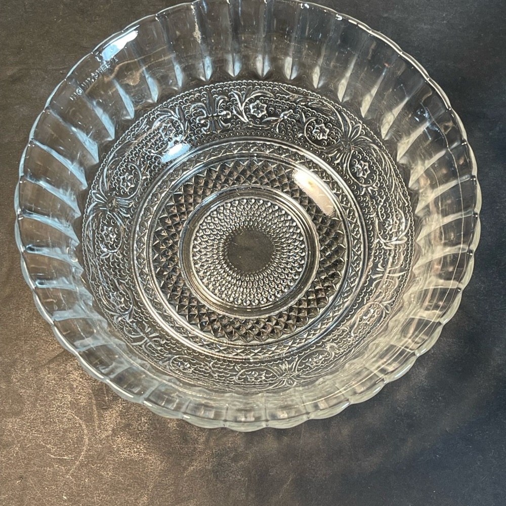 Vtg KIG INDONESIA Trellis/Fleur De Lis Fruit/salad Glass Bowl T61